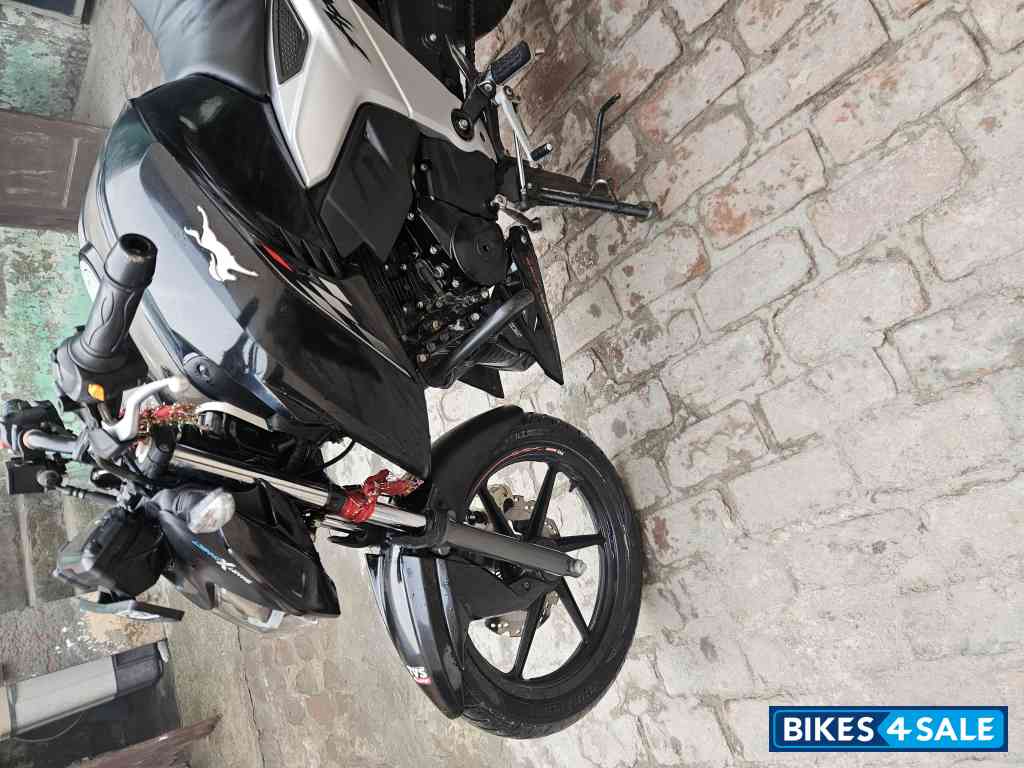 TVS Apache RTR 160 4V BS6