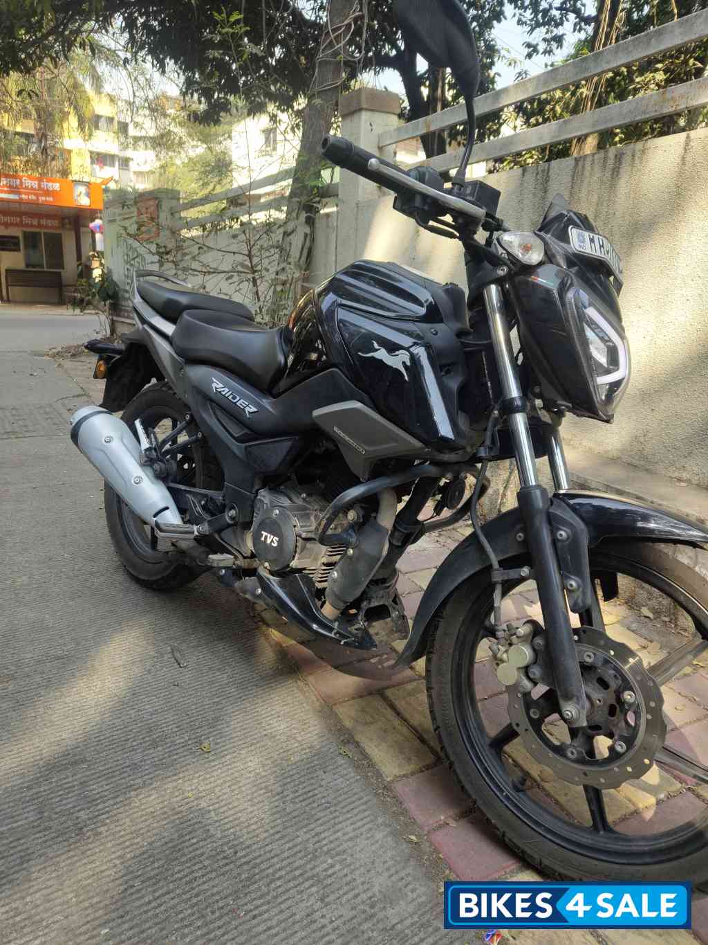 Black TVS Raider SX