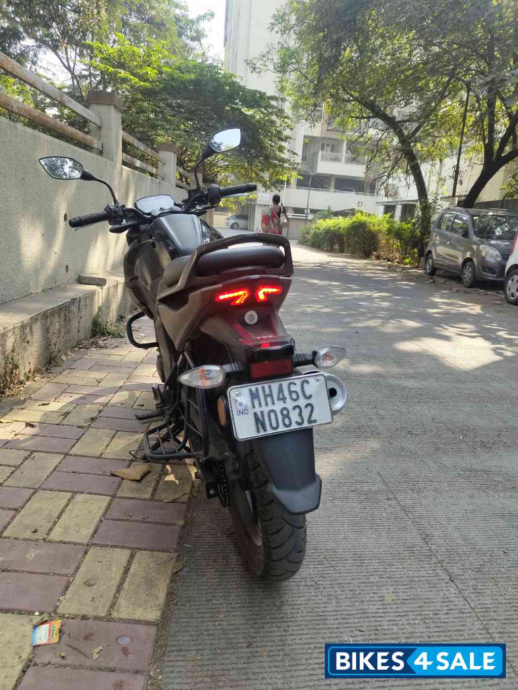 Black TVS Raider SX Black TVS Raider SX