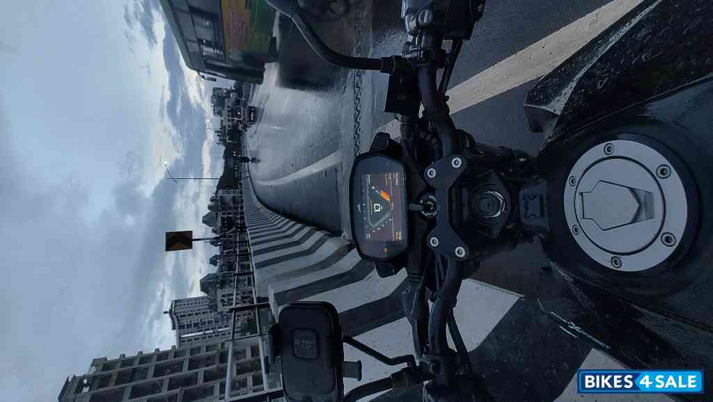 Black TVS Raider SX Black TVS Raider SX