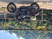 Lunar White Yezdi Roadster Dual Tone