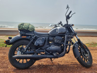 Lunar White Yezdi Roadster Dual Tone