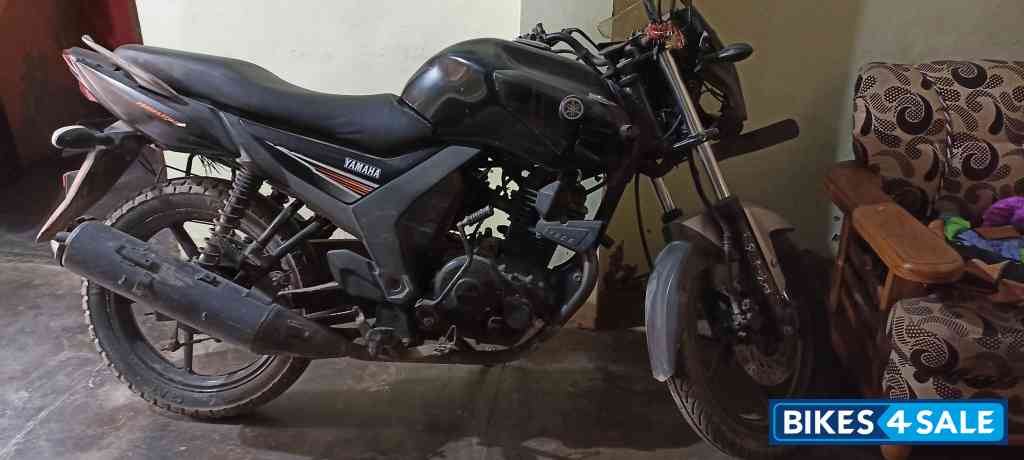Black Yamaha SZ-RR V2