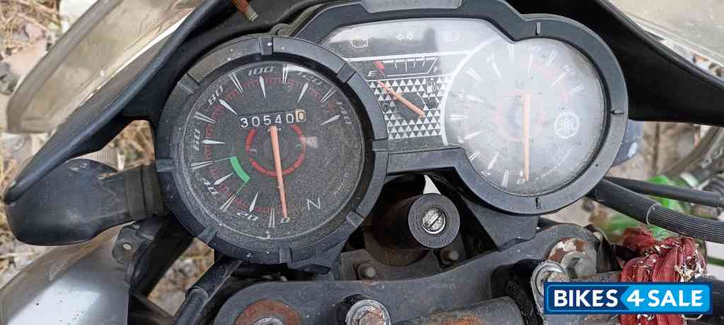 Black Yamaha SZ-RR V2