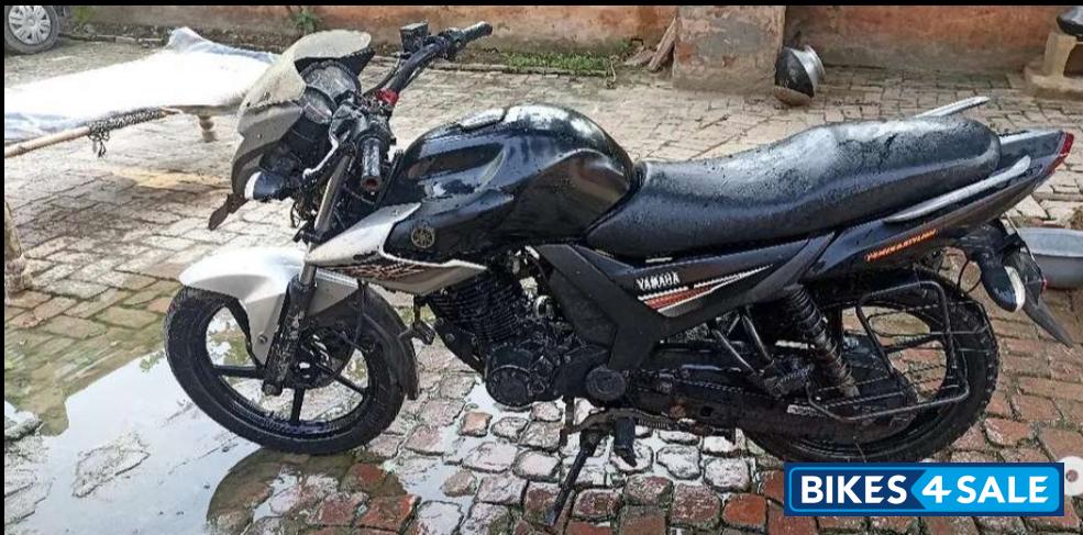 Black Yamaha SZ-RR V2