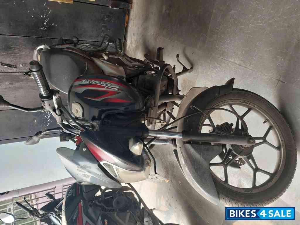 Bajaj Discover 125 ST