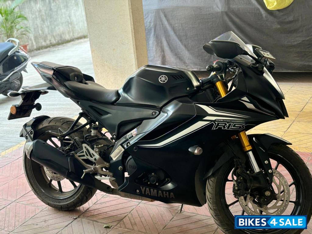 Yamaha R15 V4