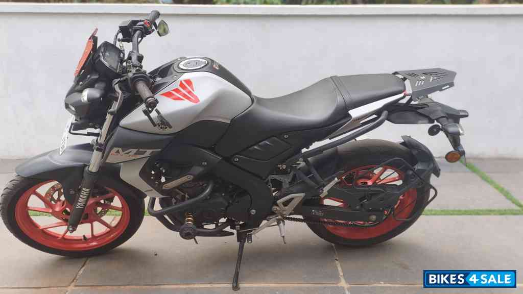 Mat Light Gray Metal Yamaha MT-15 BS6