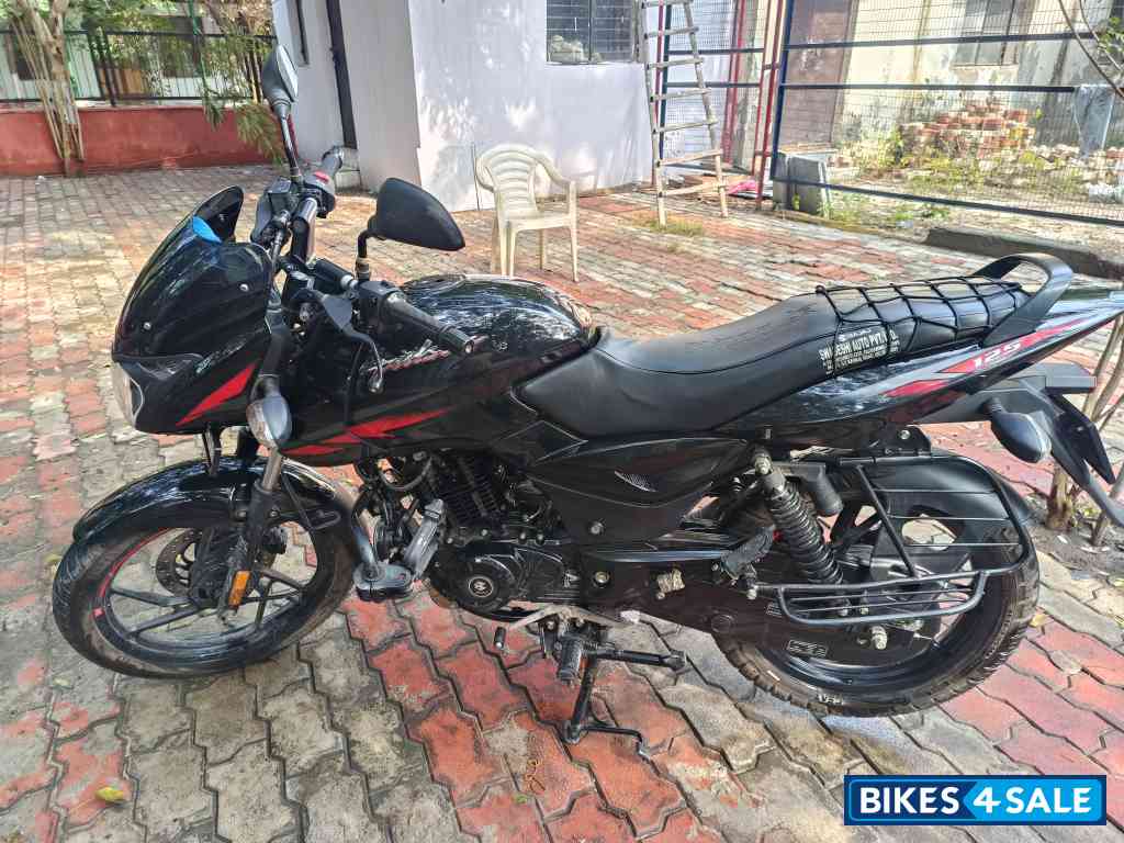 Bajaj Pulsar 125 Neon Disc Single Seat