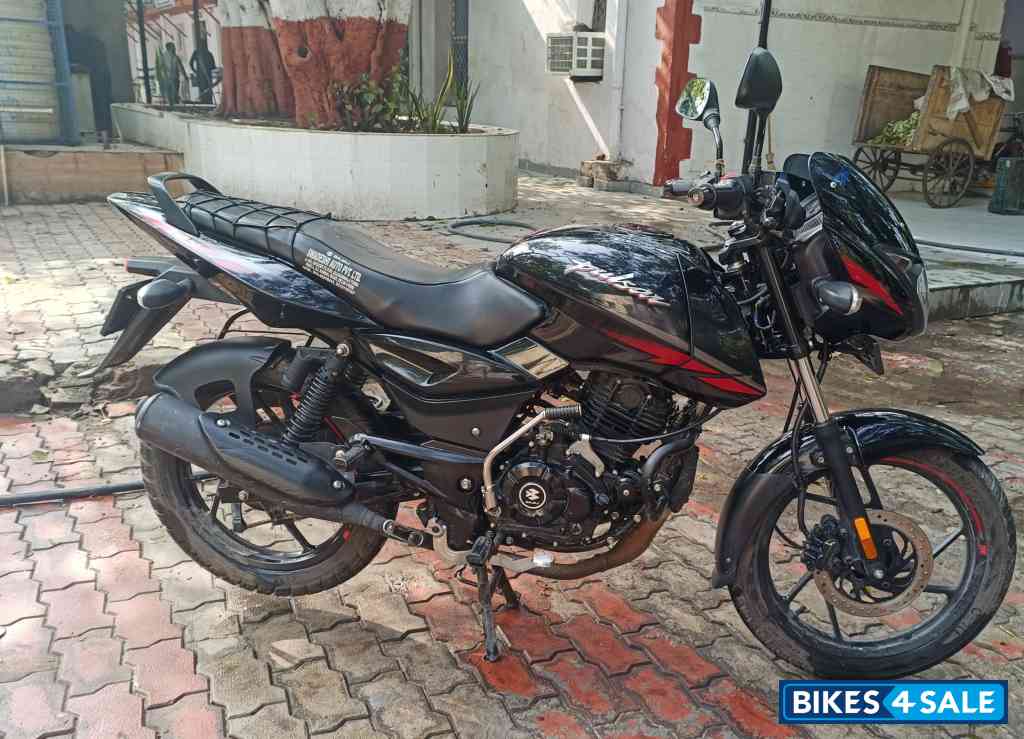 Bajaj Pulsar 125 Neon Disc Single Seat
