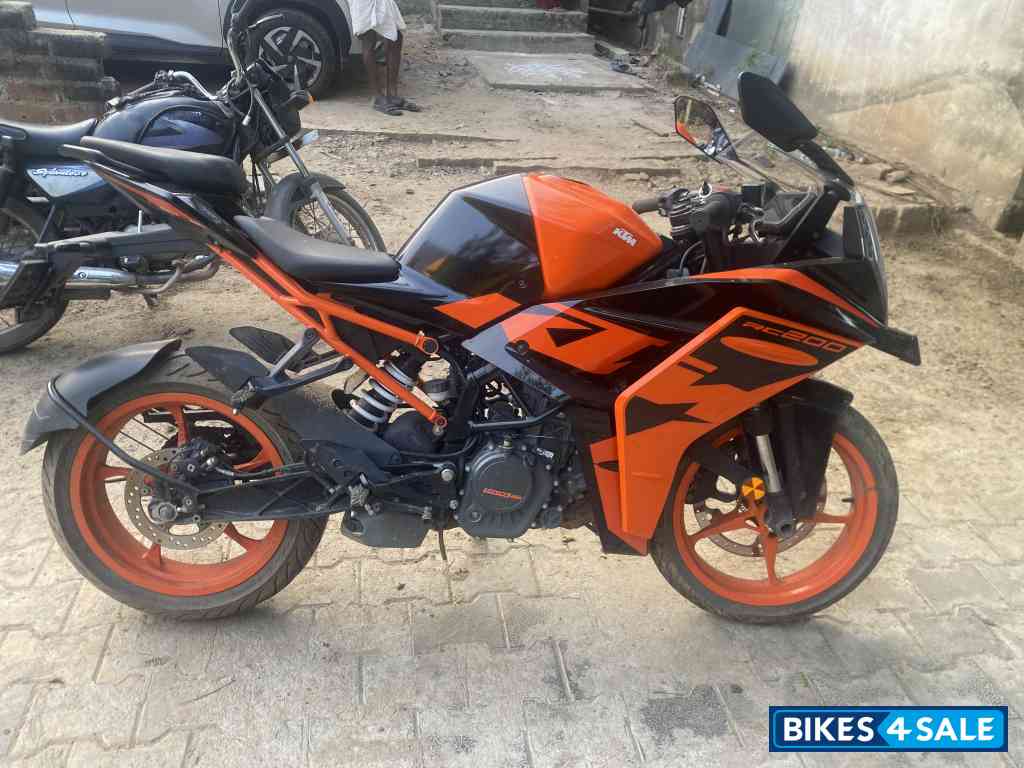 Black Orange KTM RC 200 2022