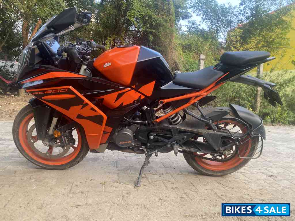 Black Orange KTM RC 200 2022