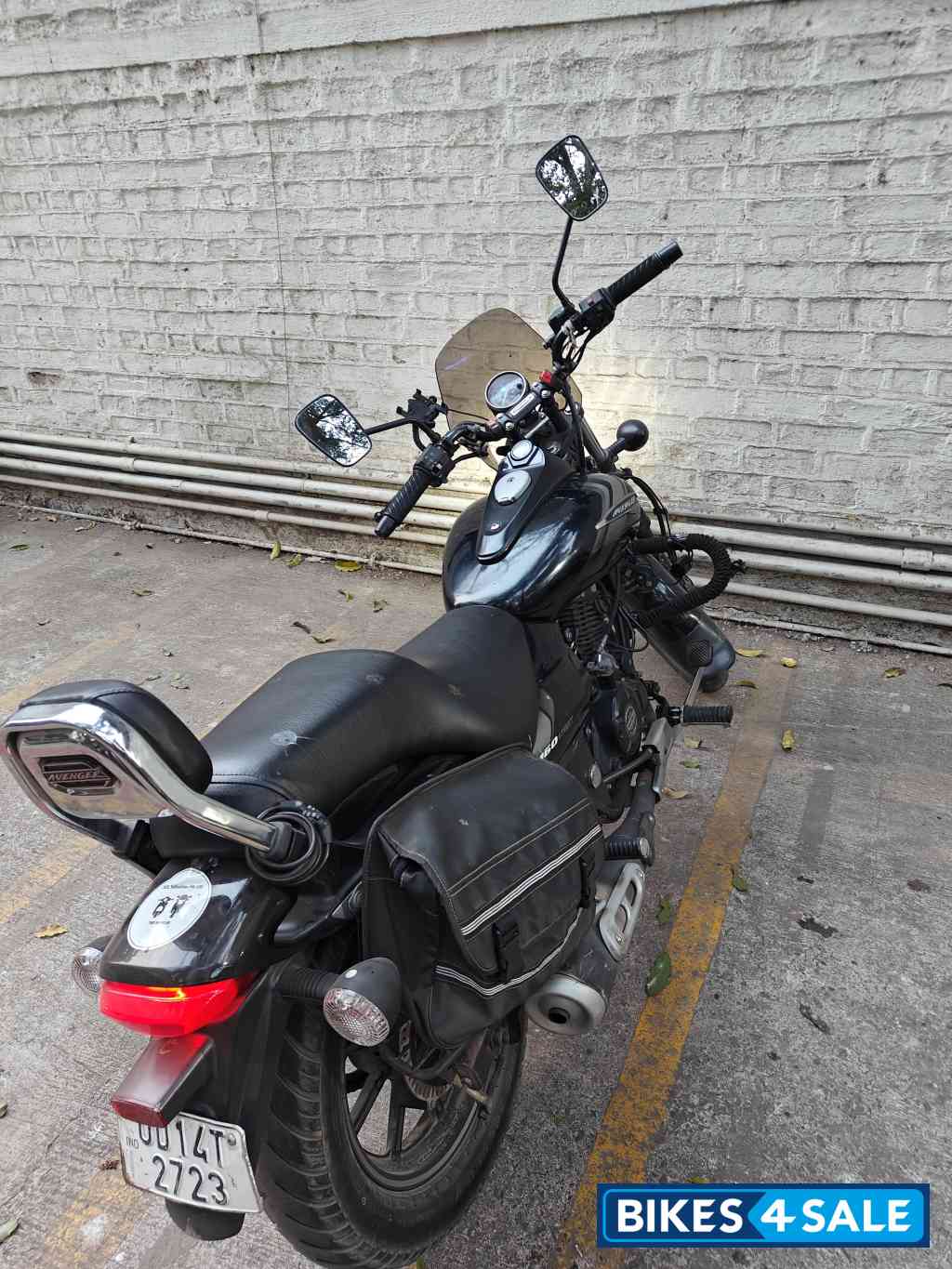 Black Bajaj Avenger Street 160 Black Bajaj Avenger Street 160
