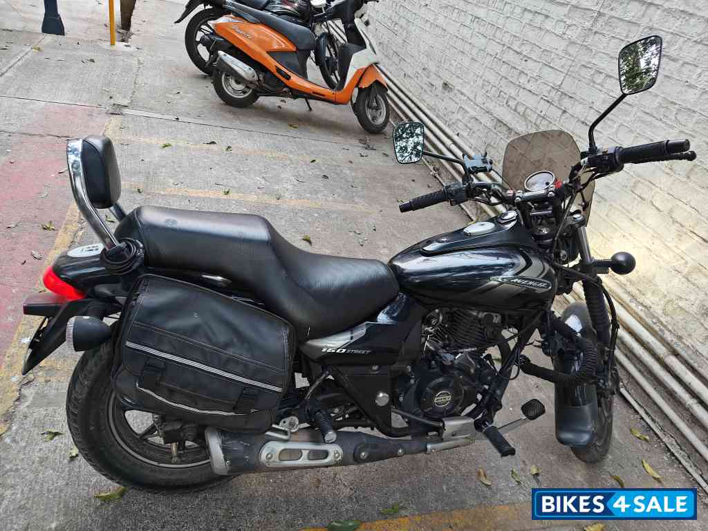 Black Bajaj Avenger Street 160 Black Bajaj Avenger Street 160