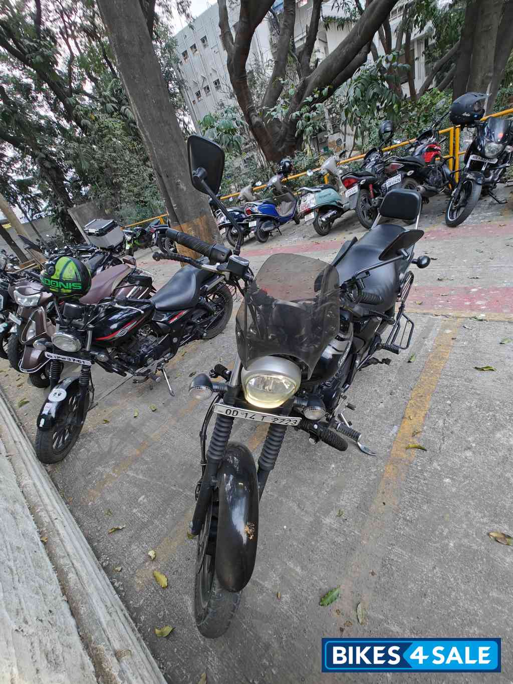 Black Bajaj Avenger Street 160 Black Bajaj Avenger Street 160