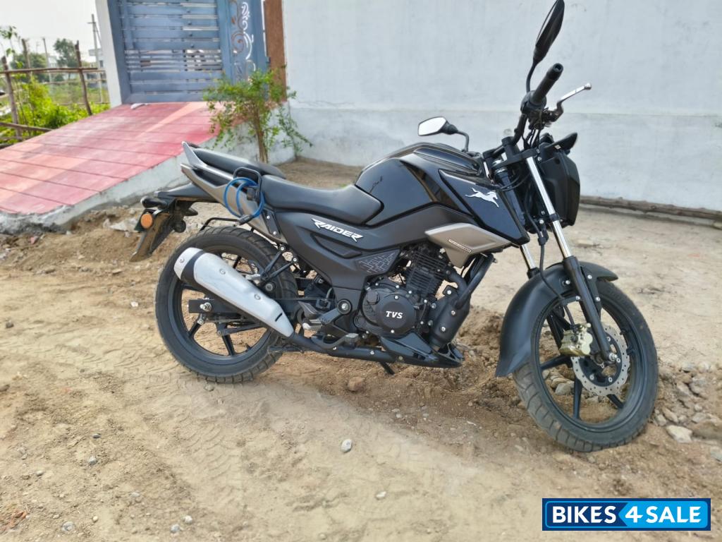 Black TVS Raider 125 Black TVS Raider 125
