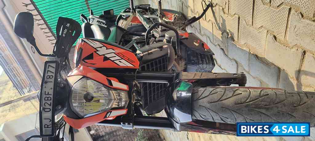 Orange KTM Duke 200 Orange KTM Duke 200