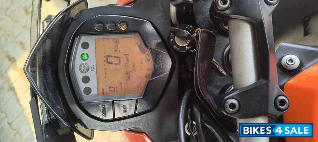 Orange KTM Duke 200 Orange KTM Duke 200