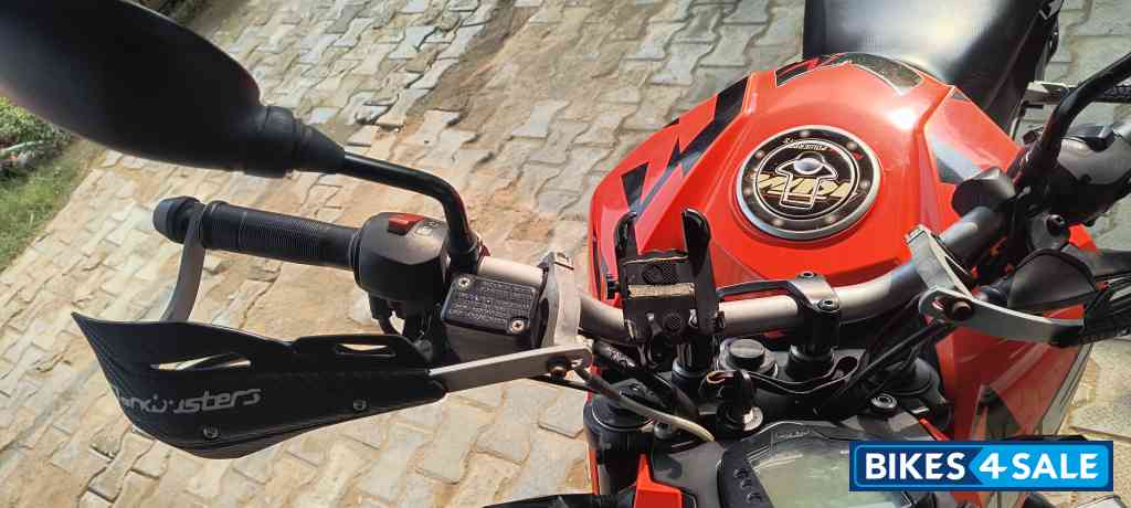 Orange KTM Duke 200 Orange KTM Duke 200