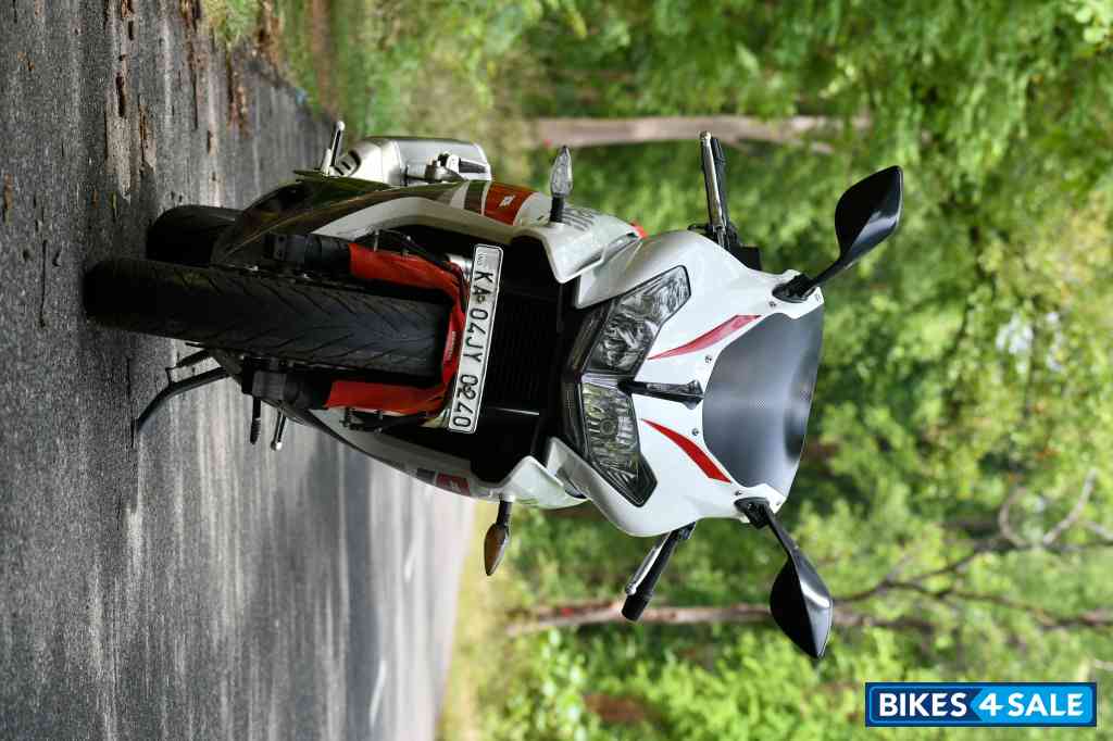 White Red Benelli 302R