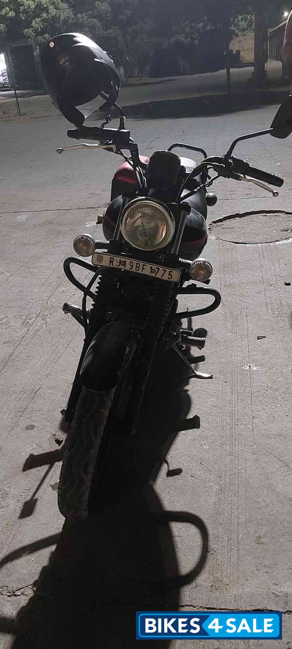 Black Bajaj Avenger Street 220