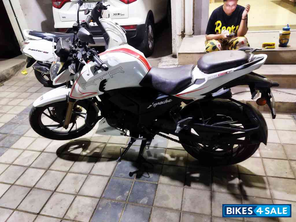 TVS Apache RTR 200 4V