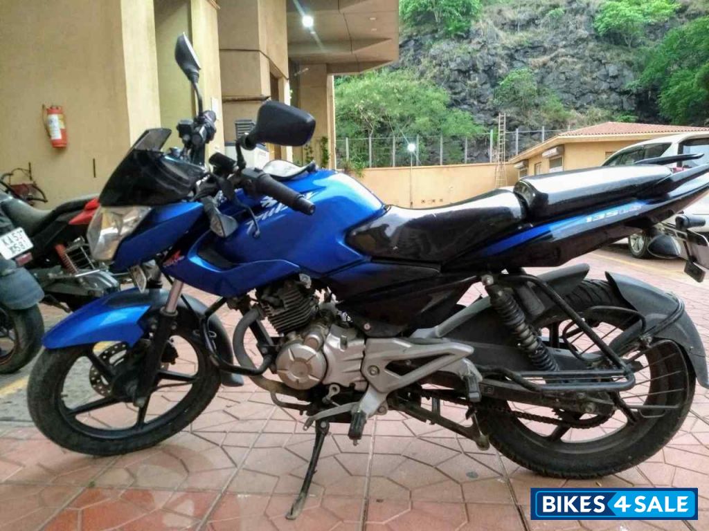 Blue Bajaj Pulsar 135LS