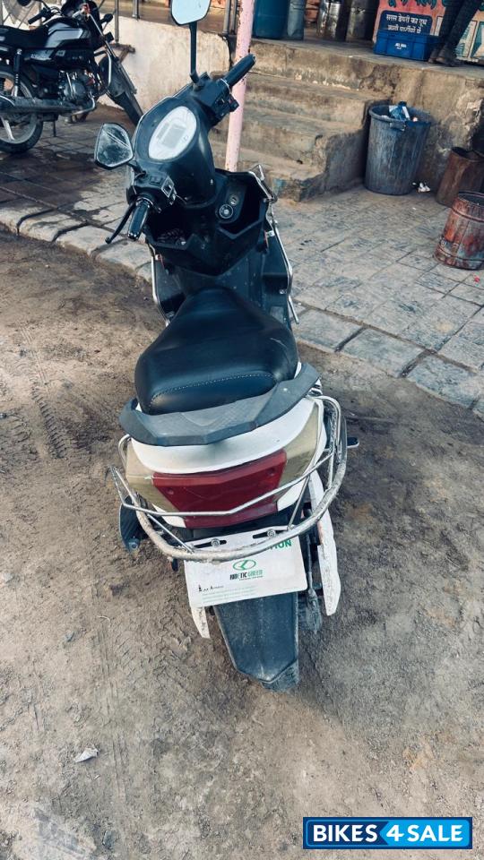 White Kinetic Green Zing HSS