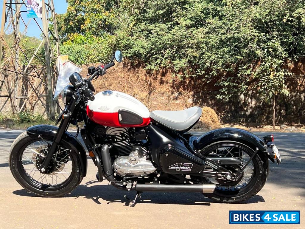 Jawa 42 Bobber Dual Channel ABS