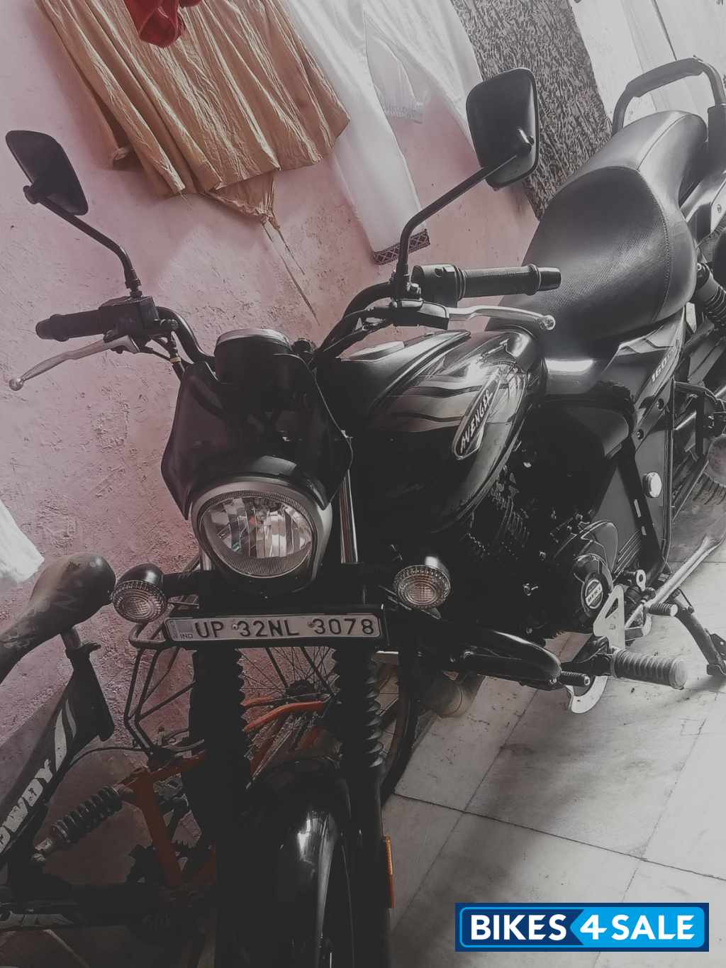Bajaj Avenger Street 180