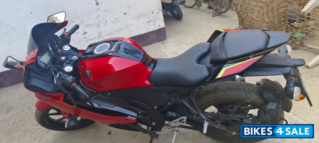 Yamaha R15 V4