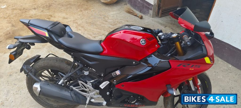 Yamaha R15 V4