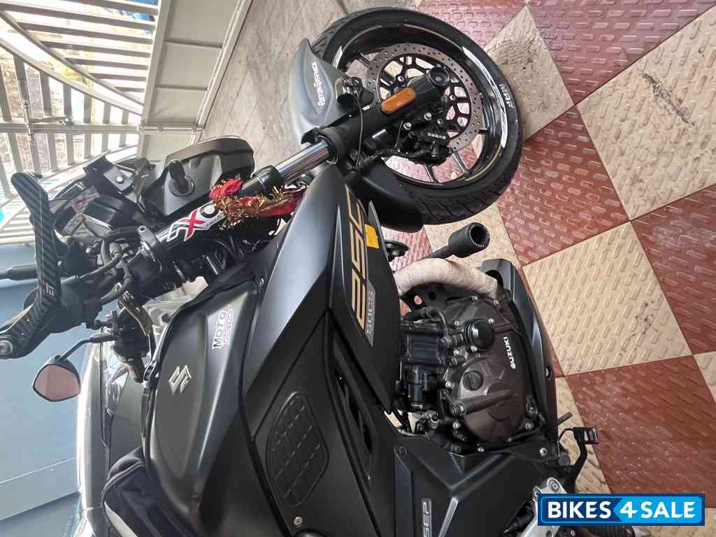 Matt Black Suzuki Gixxer 250 BS6