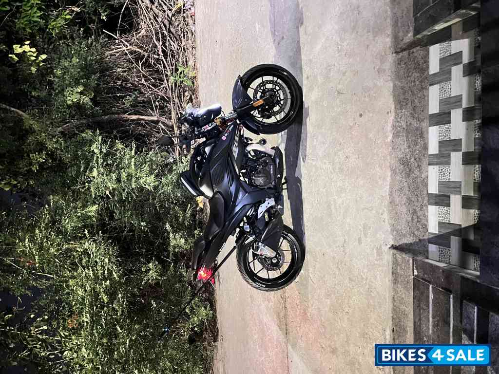 Matt Black Suzuki Gixxer 250 BS6