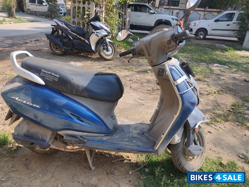 Blue Honda Activa 5G