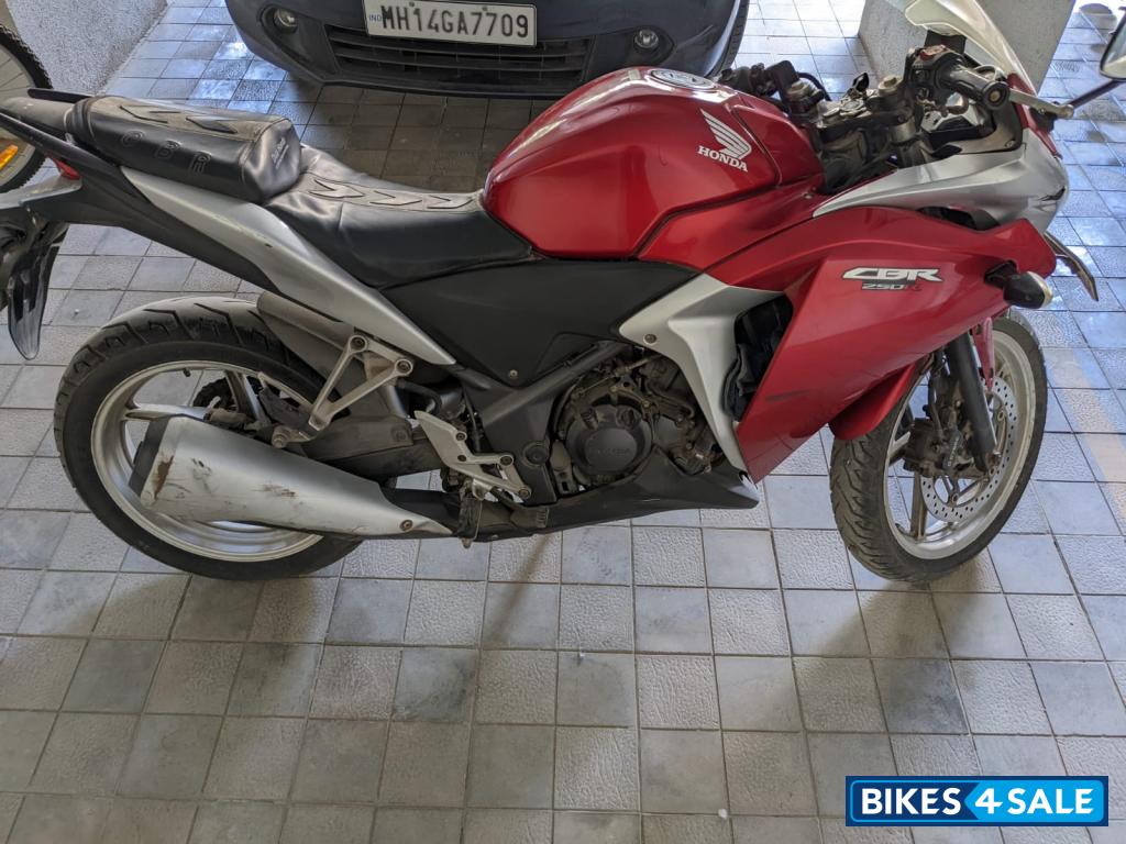 Red Honda CBR 250R