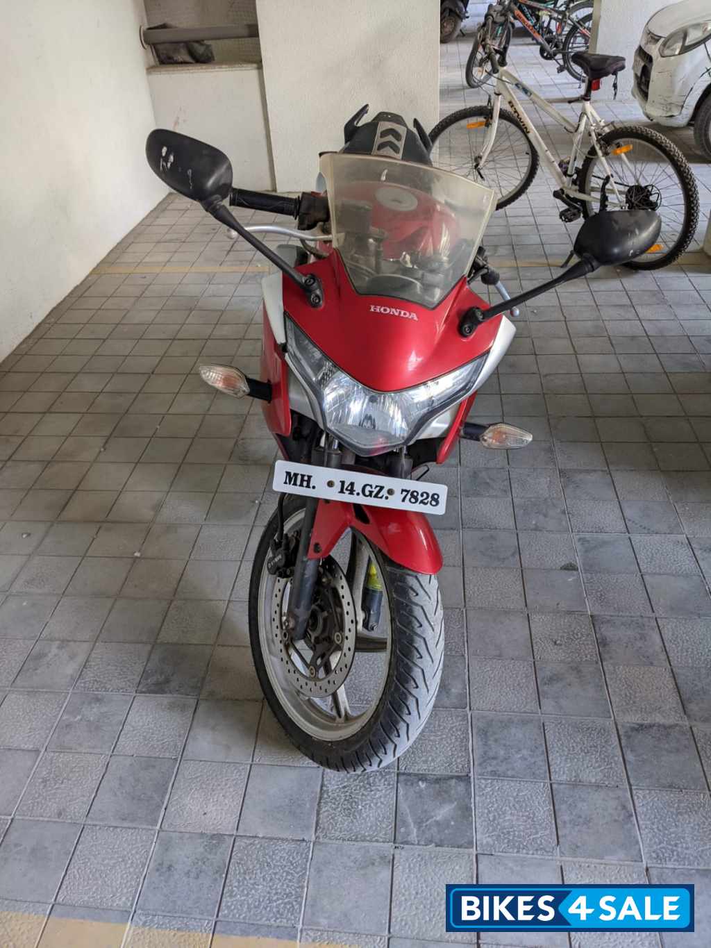Red Honda CBR 250R
