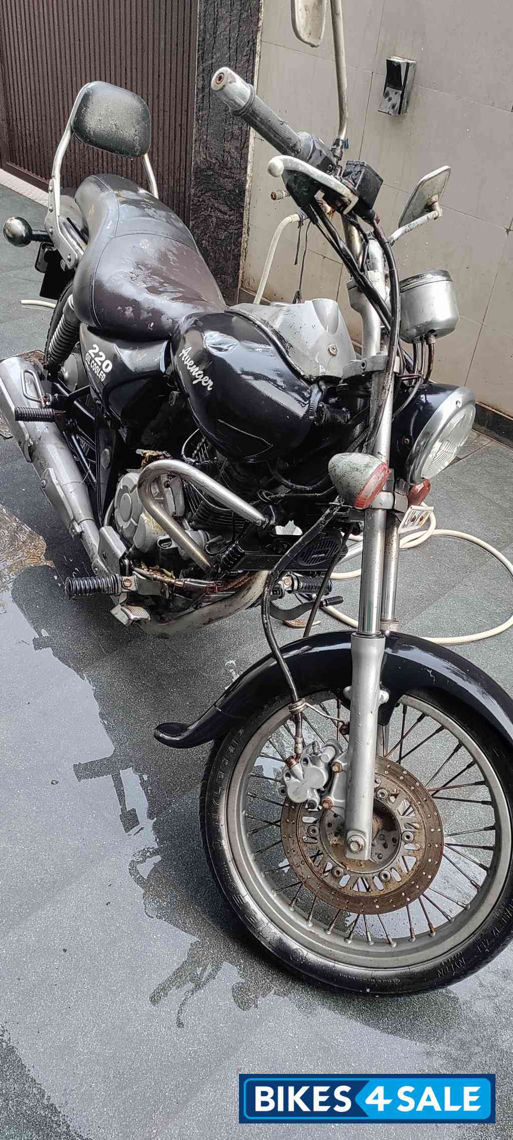 Bajaj Avenger 220 DTS-i