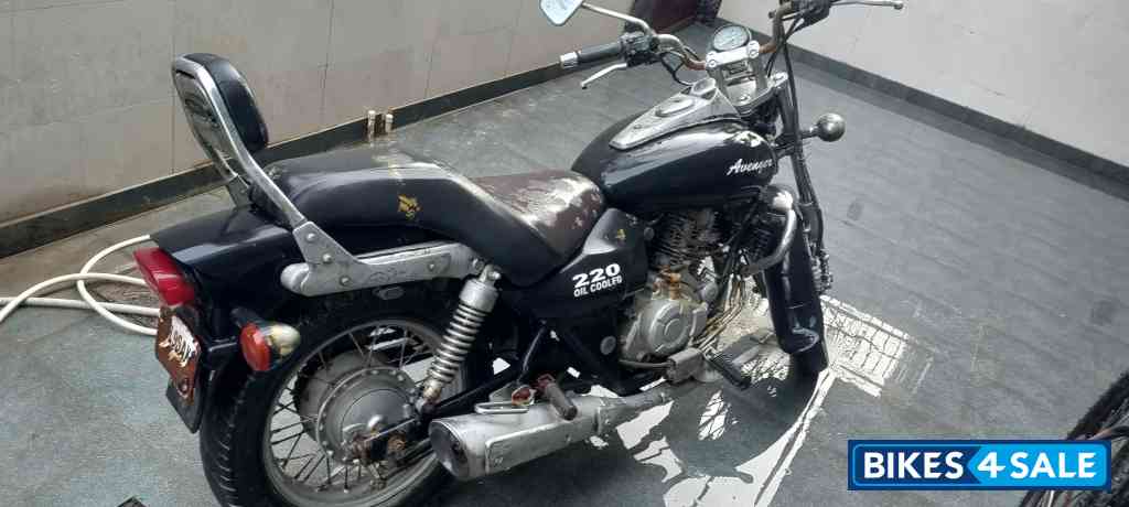 Bajaj Avenger 220 DTS-i
