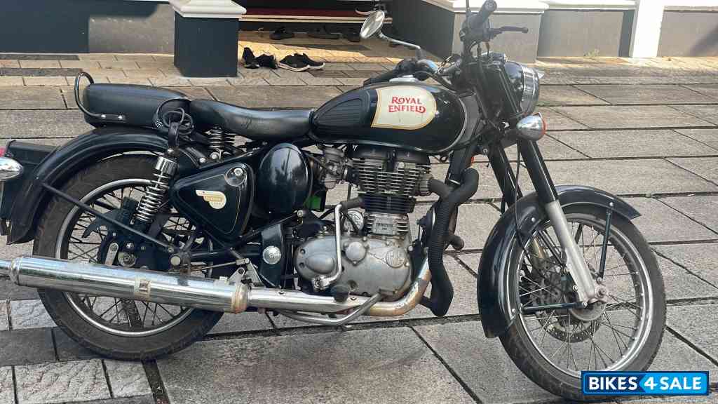 Black Royal Enfield Classic 350