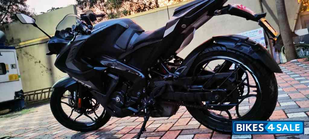 Bajaj Pulsar RS 200 BS6