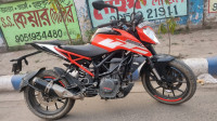 Orange KTM Duke 250
