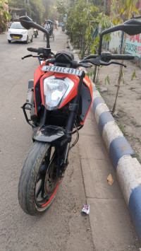 Orange KTM Duke 250