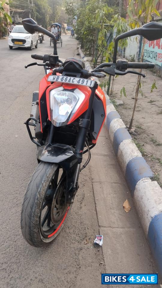 Orange KTM Duke 250
