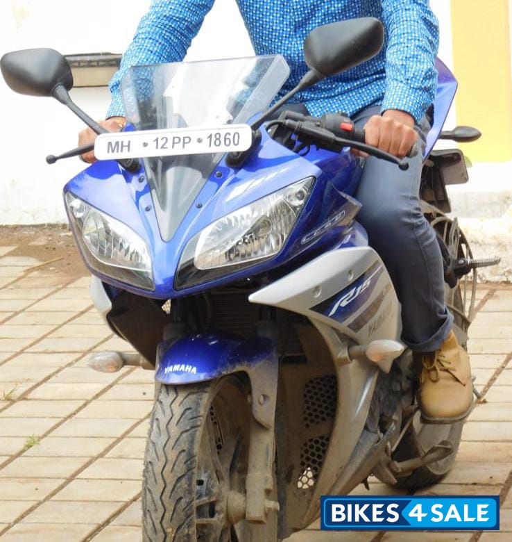 Blue Yamaha YZF R15 V2