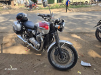 Cranberry Red+ Silver Triumph Bonneville T120