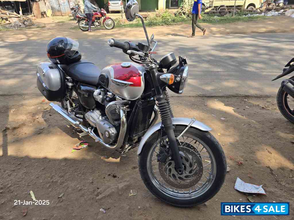 Cranberry Red+ Silver Triumph Bonneville T120