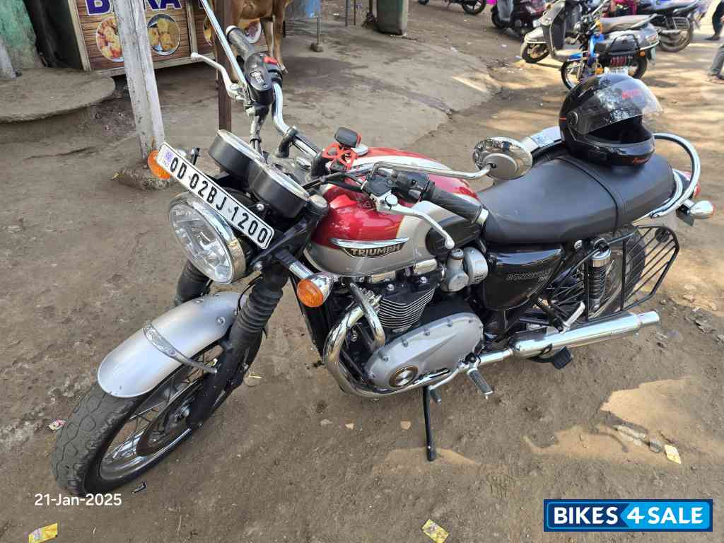 Cranberry Red+ Silver Triumph Bonneville T120