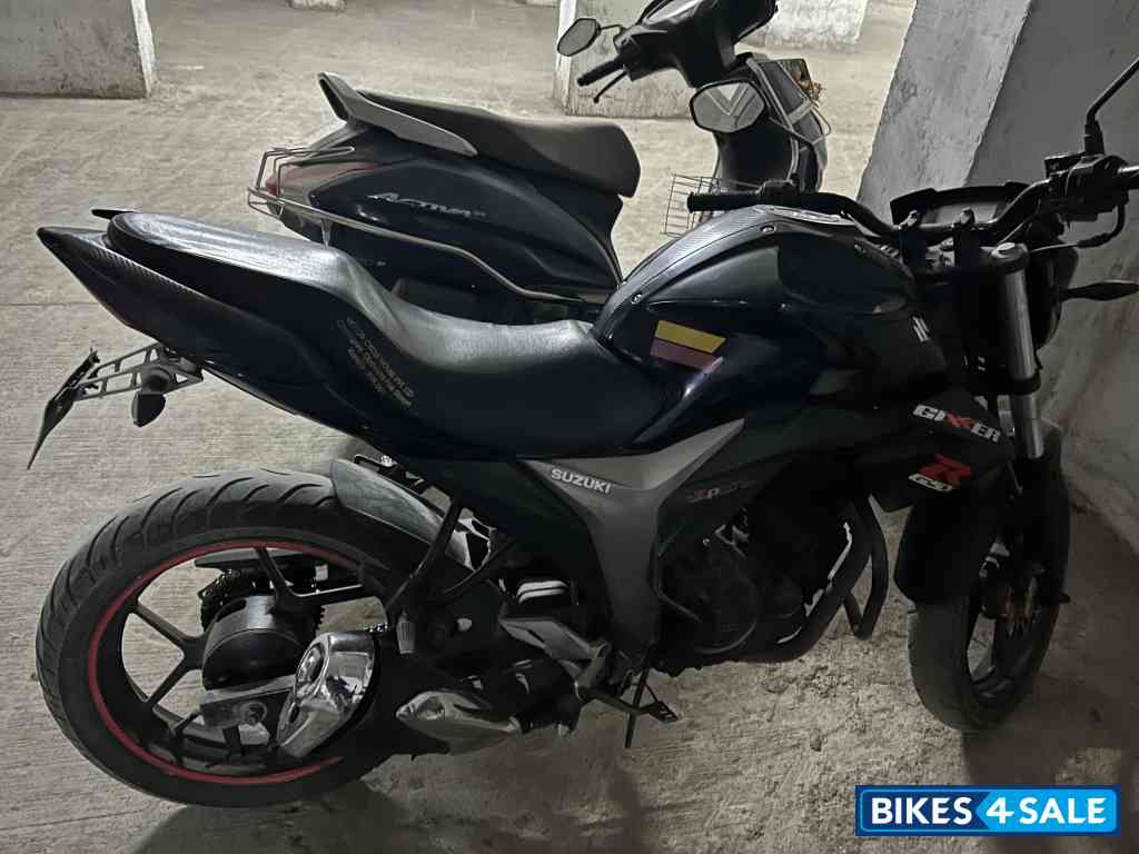 Black Suzuki Gixxer 150