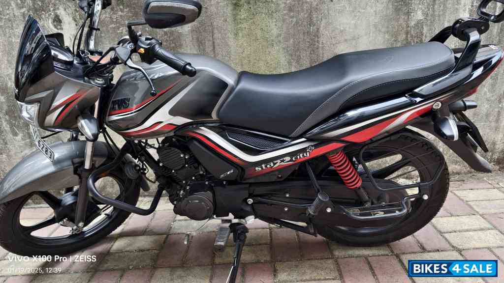 Grey Black TVS Star City Plus BS VI